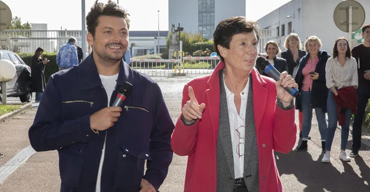 Kev adams parrain du téléthon 2022 avec Laurence Tiennot-Herment, présidente de l'afm-téléthon