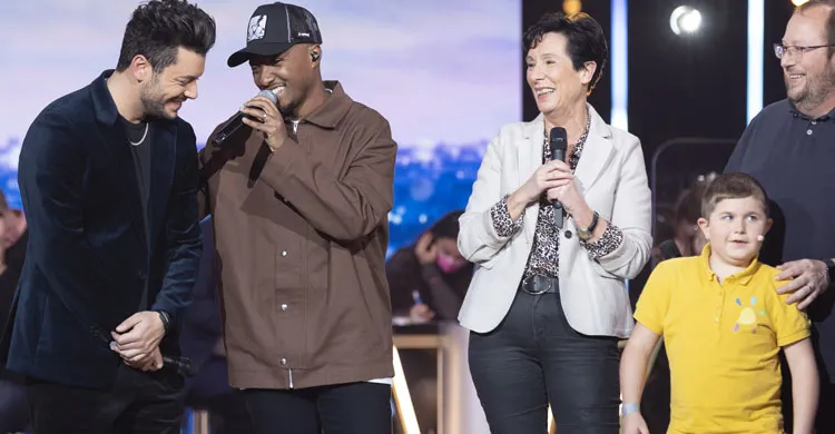 kev adams et soprano sur le plateau du téléthon 2022