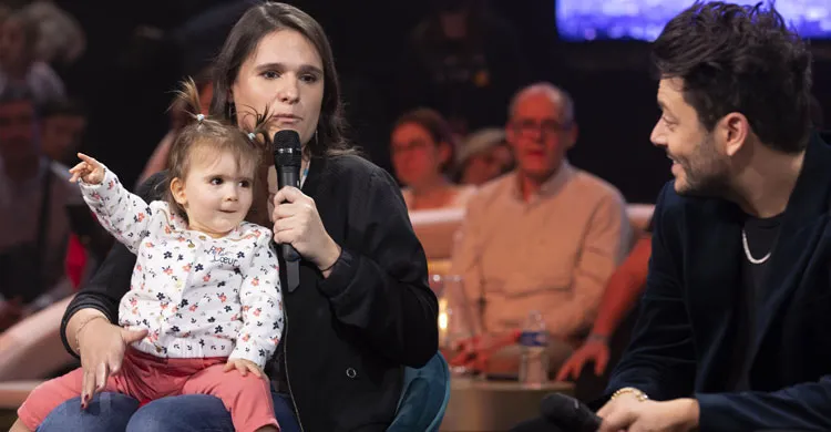 Kev adams lucie et sa maman sur le plateau du téléthon 2022